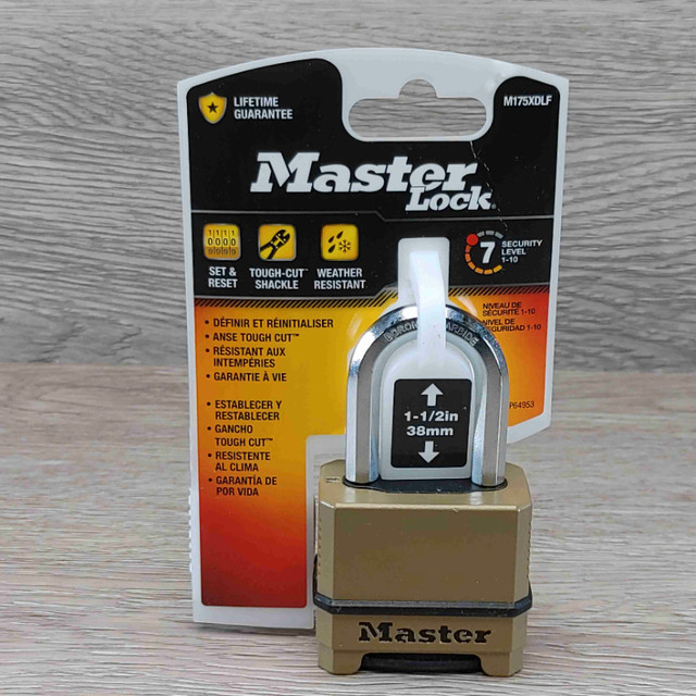 2 Master Locks BUNDLE -Combination Padlocks 1 1/2 (38mm) Shackle in Other in City of Toronto - Image 3