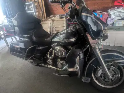 2003 Harley Davidson Electra Glide Ultra Classic 100 year anniversary addition 60,000 miles I'm the...