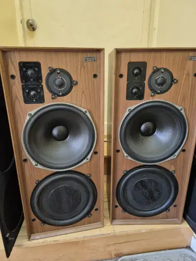 Celestion Ditton 25 speakers These are the best MK3 version with large dust caps and large tweeter m...