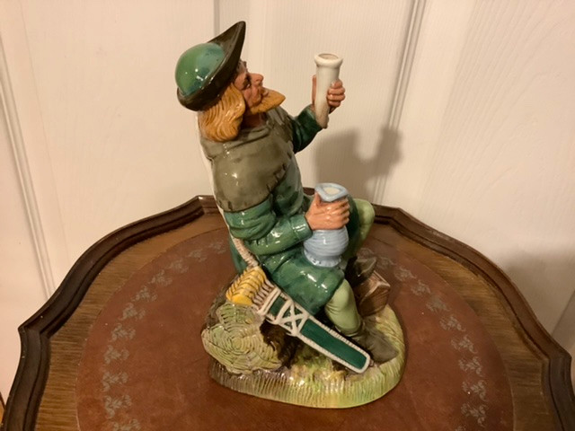 Vintage Royal Doulton Porcelain Figurine “Robin Hood” in Arts & Collectibles in Belleville - Image 4