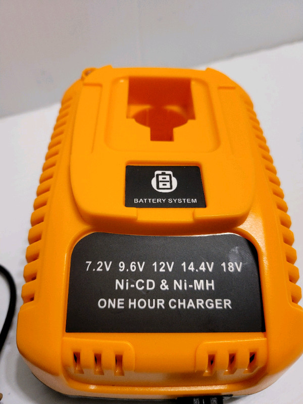 Battery System Charger DC-9310 7. 2V-18V Compatible With DeWalt  dans Outils électriques  à Ville de Montréal - Image 4