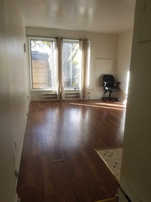 Lease Transfer - 5 minutes from McGill University (McConnell Engineering Building) - 4 minutes from...