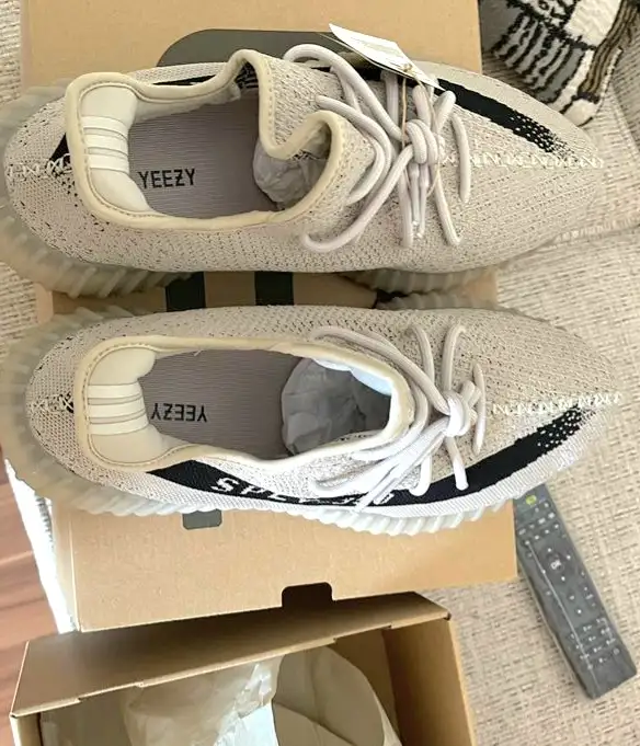 Yeezy 350 V2 Core Slate Black Size US12.5 (runs small) in Men's Shoes in Markham / York Region - Image 12