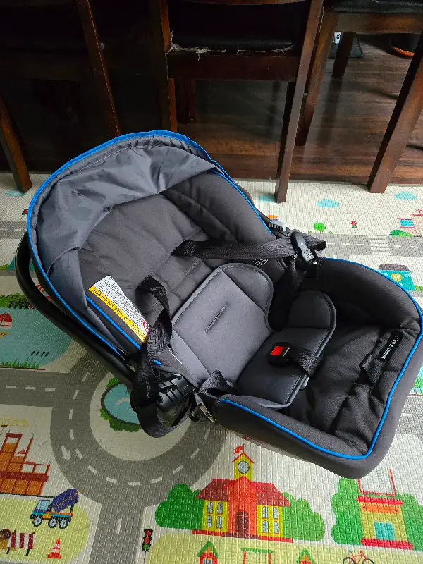 Graco Snugride 35 Lite LX Infant Rear Facing Car Seat in Strollers, Carriers & Car Seats in Mississauga / Peel Region - Image 3