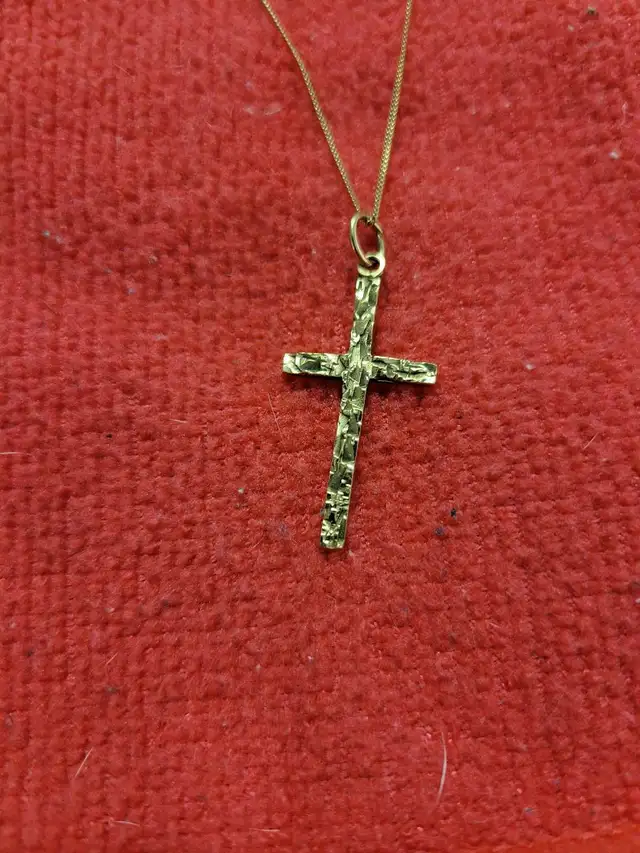 18 inches 14 kt Gold chain 10 kt Gold ✝️ Cross in Jewellery & Watches in Ottawa - Image 5