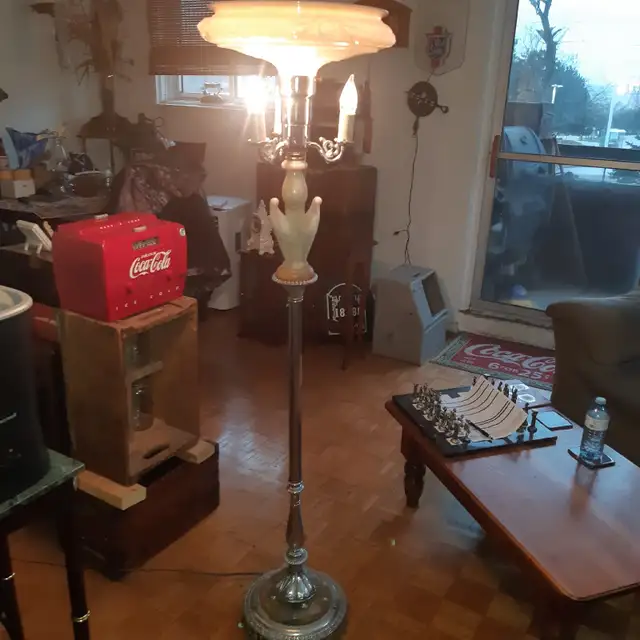 Antique lamp in Arts & Collectibles in Barrie - Image 2