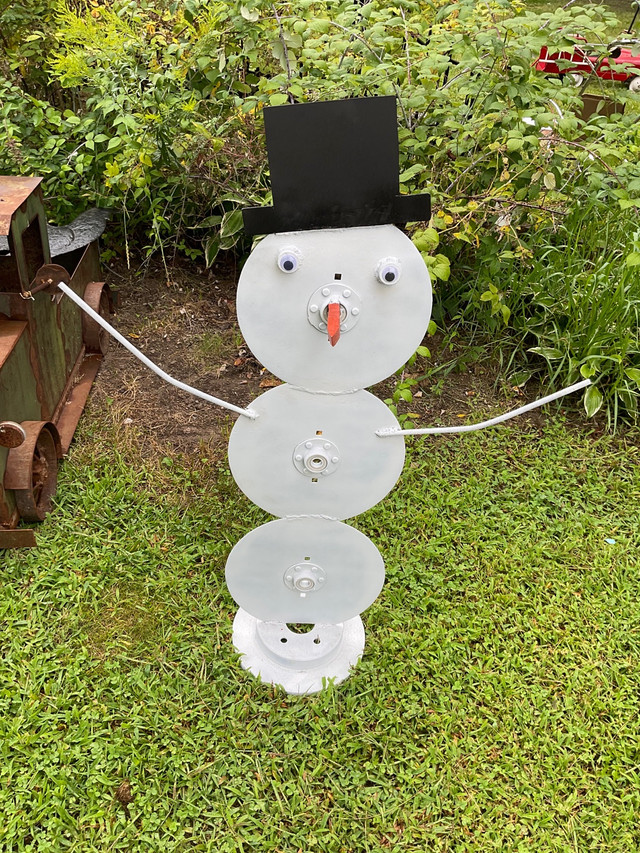 Metal Snowmen Sculptures $150 EACH in Outdoor Décor in Trenton - Image 4