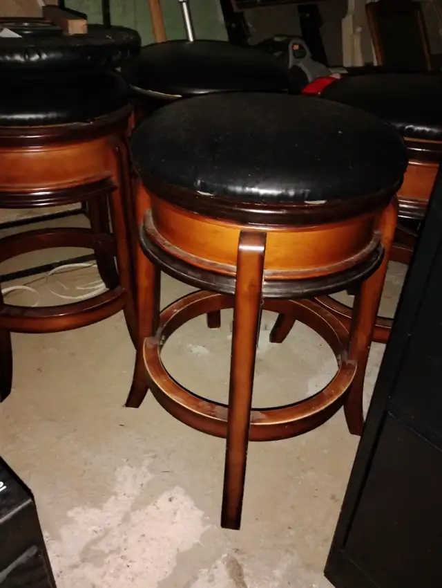 Set of 4 Bar Stools ( 2 ft tall )