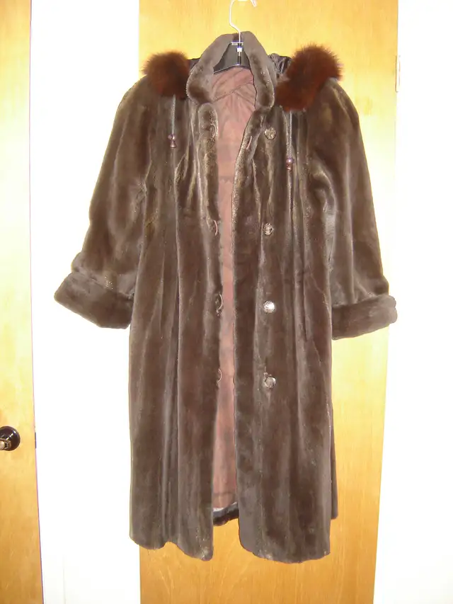 Manteau de Vison Raser avec Capuchon ( vraie Vison ) in Women's - Tops & Outerwear in Laval / North Shore - Image 7