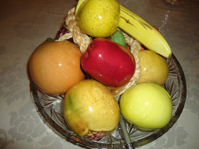 **CERAMIC FRUITS** dans Art et objets de collection  à Ville de Montréal