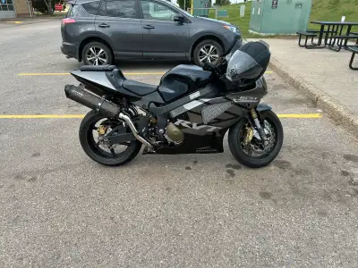 Read entire ad please: 2001 Honda RC51 Great condition 33,XXX kms GPS stabilizer Power commander tun...