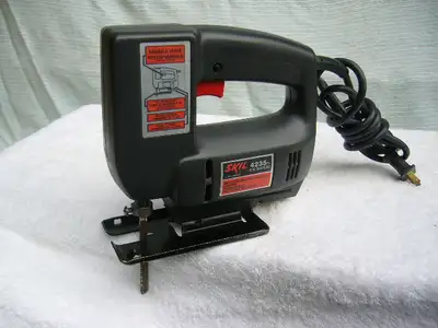 Scie sauteuse elec Skil vit variable 0 a 3200 RPM. Grise/noire, View more