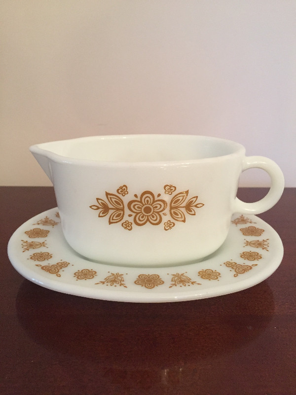 Pyrex Butterfly Gold Gravy Boat/Saucer in Kitchen & Dining Wares in Hamilton