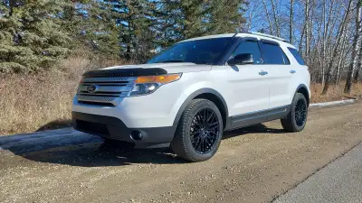 $9500 plus Gst. Very good shape! Great 2013 Ford Explorer XLT V6 3.5L it is very well equipped with...