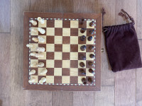 Jeux d'échecs en bois, Échiquier en bois pliable