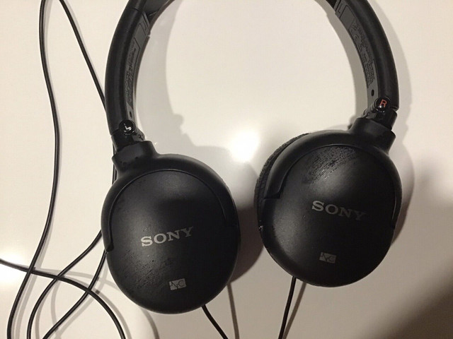 Écouteurs de marque Sony dans Écouteurs  à Longueuil/Rive Sud - Image 3