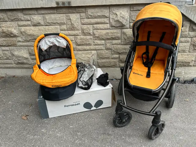 Uppababy Vista stroller and bassinet 2013 in Strollers, Carriers & Car Seats in Markham / York Region - Image 2