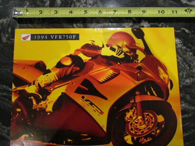 HONDA 1994 VFR750F MOTORCYCLE BROCHURE CATALOG dans Pièces et accessoires pour motos  à Ville de Montréal