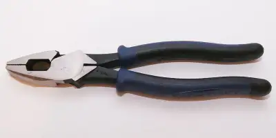 Klein Tools J213-9NE 9-inch Journeyman pliers, View more