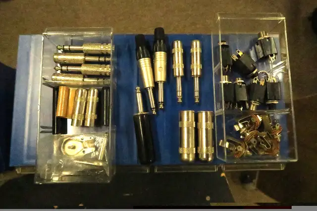 Switchcraft Stereo & Mono 1/4" Phone Plugs & Jacks in General Electronics in Guelph - Image 7