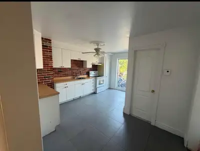Découvrez ce charmant appartement 4 1/2 lumineux offrant un espace de vie confortable et bien agencé...