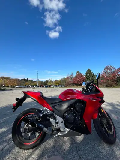 Around 33,000km, rides beautifully no issues, heated grips for longer cooler rides, slick sport rear...
