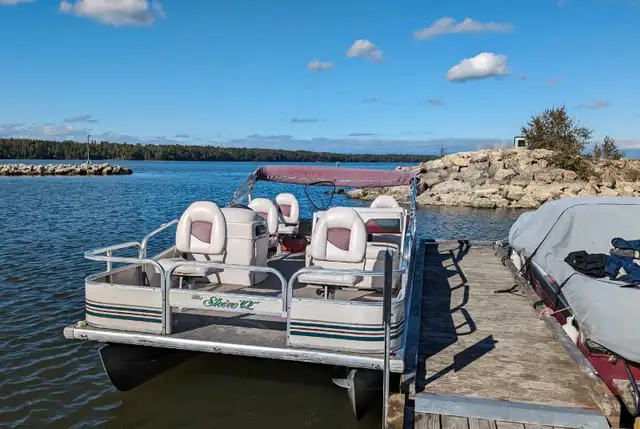 Pontoon boat + Tandem Axle trailer62863281884291121