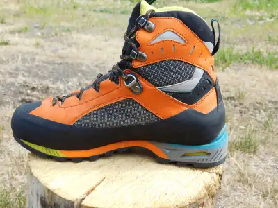 Good looking and High quality hiking boots available, View more