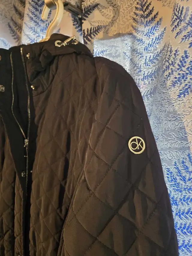 Womans Calvin Klien Black Quilted Winter Jacket--Size M in Women's - Tops & Outerwear in Kitchener / Waterloo - Image 5