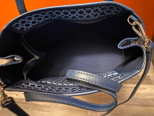 Kate Spade handbag in Women's - Bags & Wallets in Edmonton - Image 2