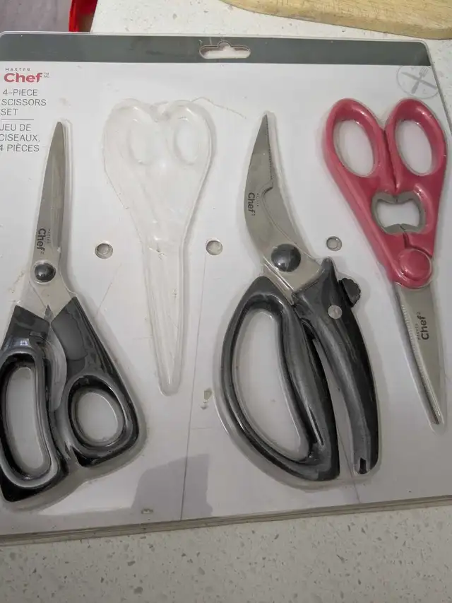 Rival crockpot, kitchen scissors in Processors, Blenders & Juicers in London - Image 3