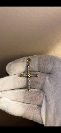 10k gold diamond cross pendant 