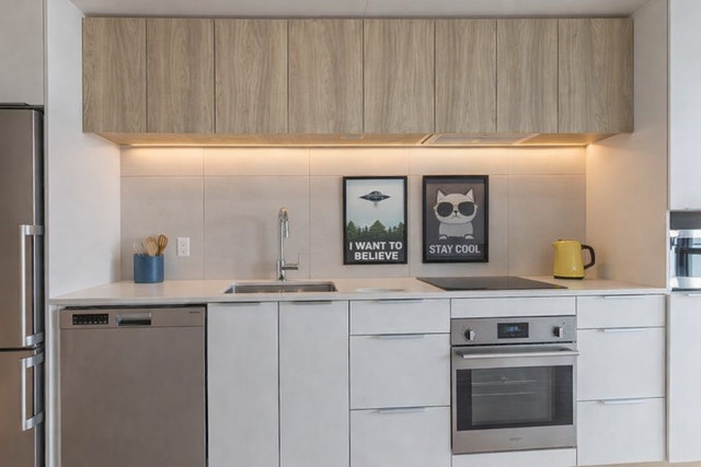 Élégant studio moderne avec balcon! — photo 3