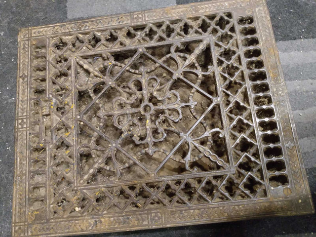1800's Victorian Cast Iron Floor Vent in Other in Hamilton - Image 2