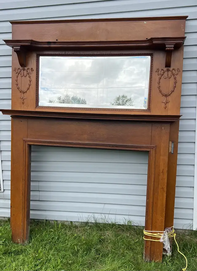 Manteau de foyer en chêne antique avec miroir biseauté in Fireplace & Firewood in Thetford Mines - Image 3