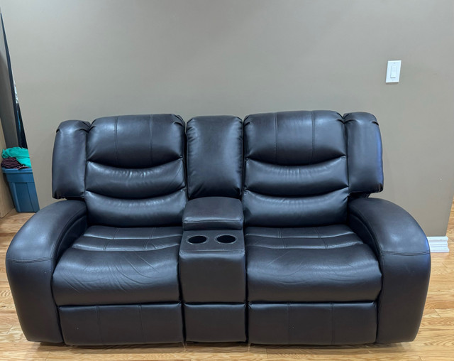 Leather Sofa Set (motorized reclining sofa & love seat) in Chairs & Recliners in Oshawa / Durham Region - Image 3