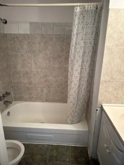 Un grand 4 1/2 à louer pour février Le plancher sera rénové et peinture