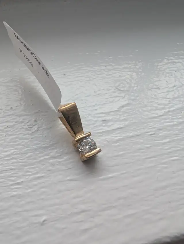 Brand New 14K Yellow Gold Diamond Pendant For Sale in Jewellery & Watches in London - Image 7