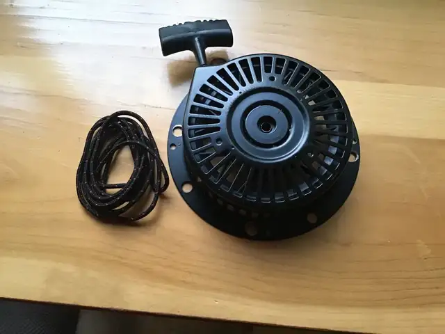 Crank et corde soufleuse + corde chaine Saw in Lawnmowers & Leaf Blowers in Granby - Image 2