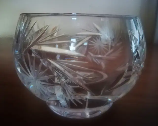 Crémier et sucrier en cristal de Bohème - années 1950 in Kitchen & Dining Wares in Trois-Rivières - Image 3