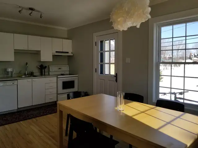 Jumelé rénové et équipé. Quartier du manoir à Arvida. $2400/m in Long Term Rentals in Saguenay - Image 4