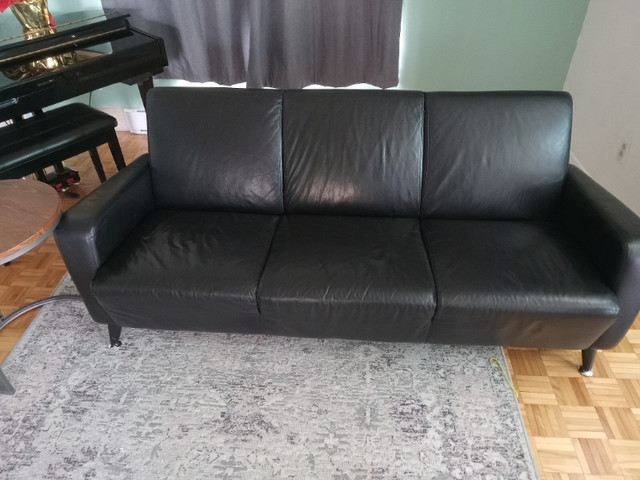 IKEA leather couch dans Sofas et futons  à Ouest de l’Île