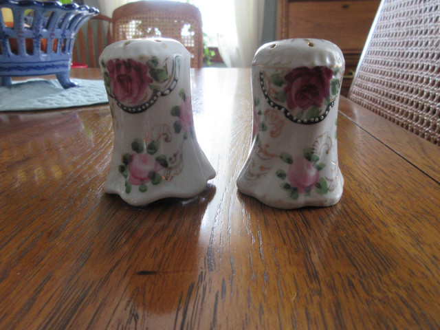 VINTAGE SALT AND PEPPER SHAKERS in Arts & Collectibles in Cornwall - Image 3