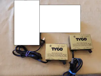 Transformateurs Tyco pour trains électriques en bon état de marche. 10$ chaque