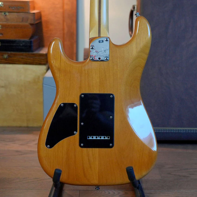 2003 Fender American Deluxe Stratocaster QMT HSS in Guitars in City of Toronto - Image 6