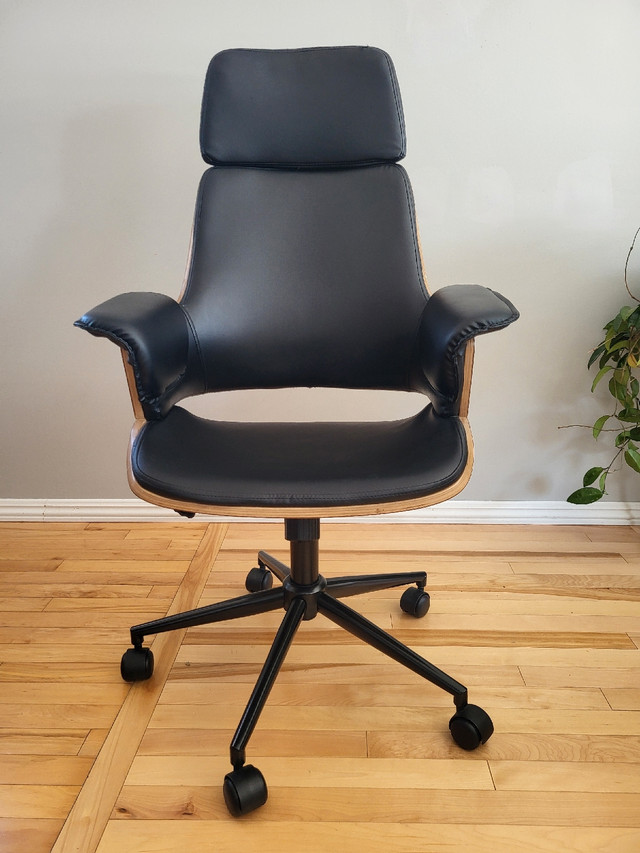 STRUCTUBE Office Chair in Chairs & Recliners in Edmonton