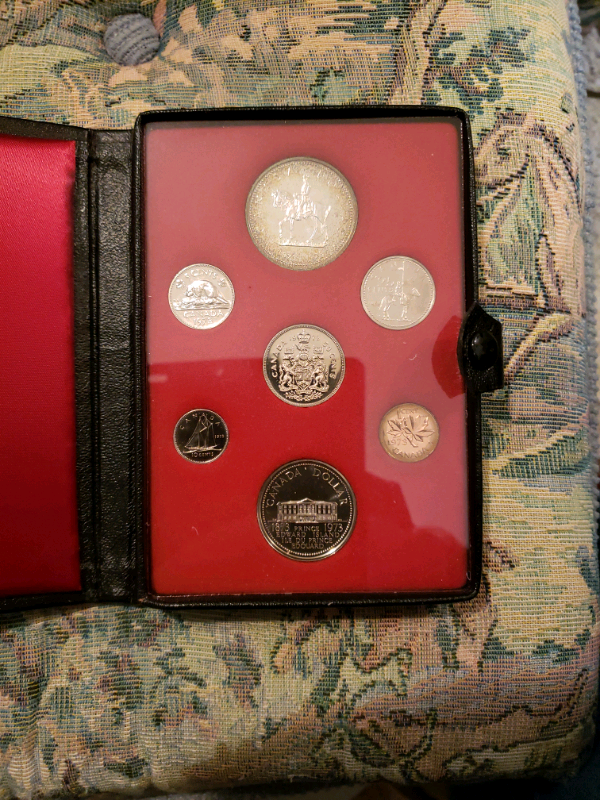 Canada 1973 Presentation Set (other years also available). in Arts & Collectibles in St. Catharines - Image 3