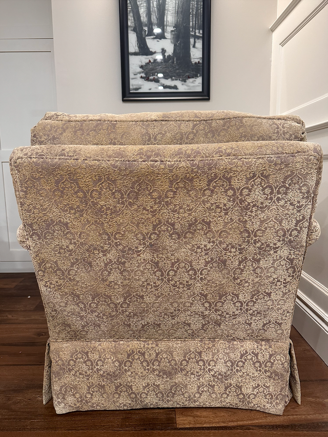 Classic Upholstered Armchair in Chairs & Recliners in Markham / York Region - Image 6