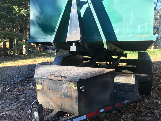 Hooklift Trailer & 4 Dumpster Bins in Other in Gatineau - Image 3