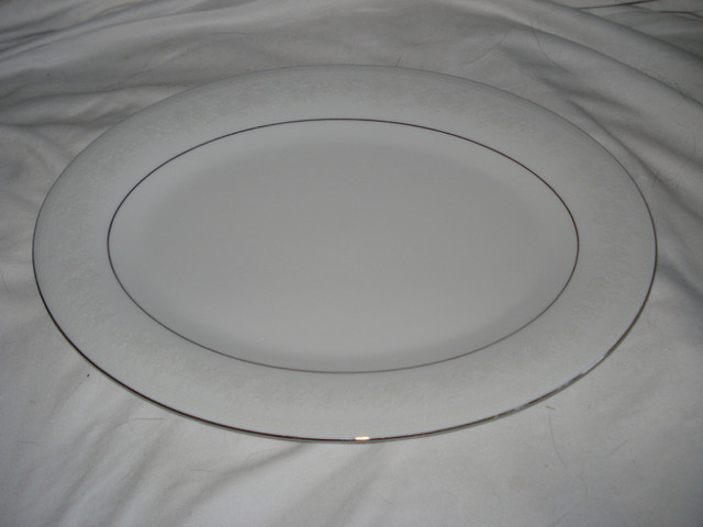 Liling China 8 place settings and platter, Chantilly pattern in Kitchen & Dining Wares in Hamilton